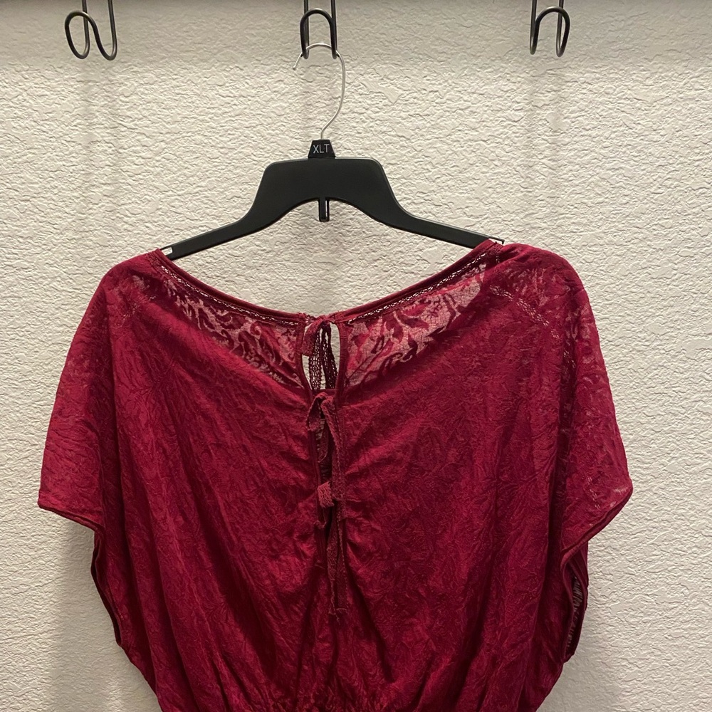 Free people burgundy top. Elasticized at the waist. Size M